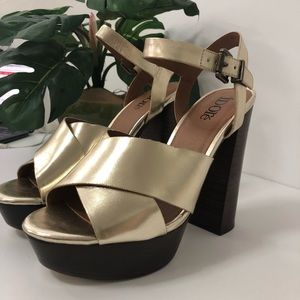 IDORE gold leather platform